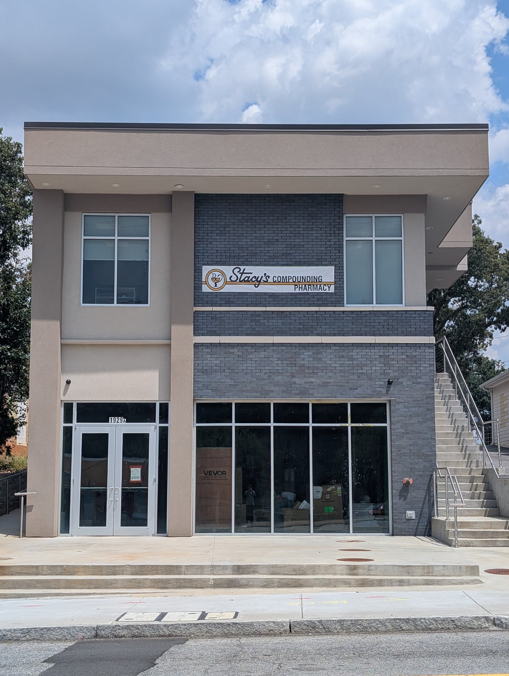 Photo of Stacy's Compounding Pharmacy building from the street.